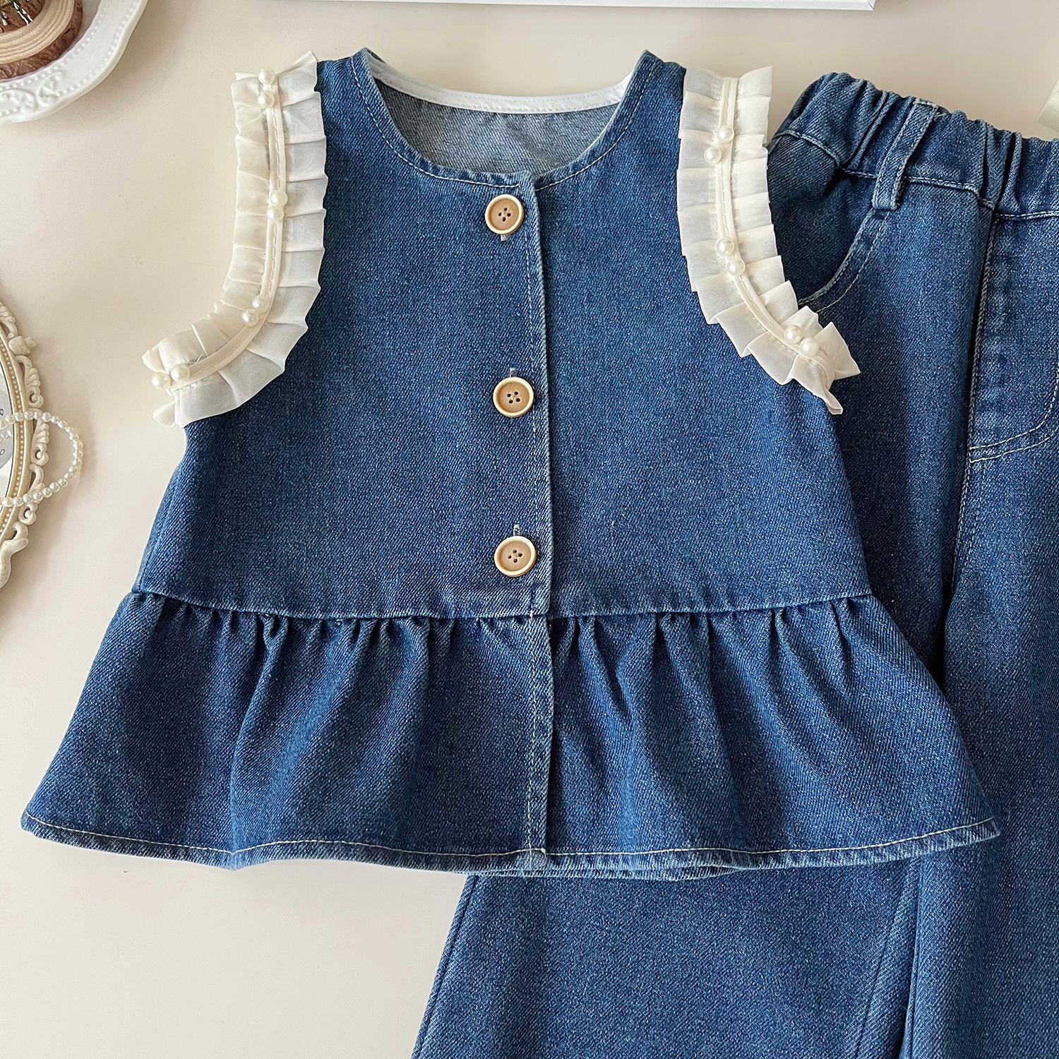 2024 Stilvolles Denim-Casual-Set für Mädchen im Herbst, neue Artikelweste, weite Beinhose, Internet, berühmte Kinderkleidung 67373_voghion.com