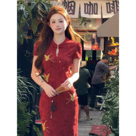 振翅新中式水滴领蝴蝶刺绣旗袍2025夏红色提花连衣裙