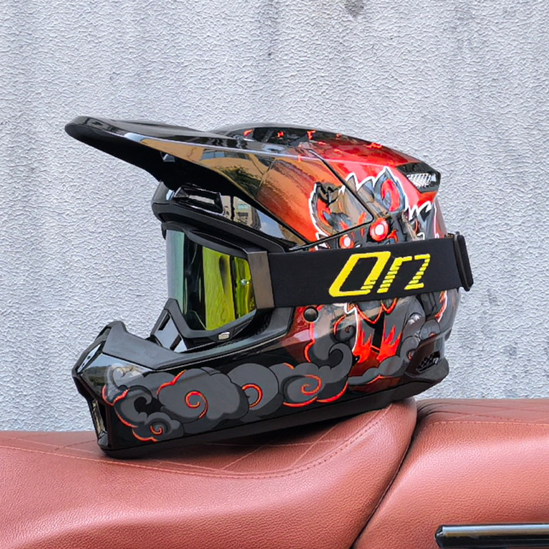 Casco todoterreno Casco de coche eléctrico Casco de rally para hombres y mujeres Casco de batería de descenso de velocidad de bicicleta de montaña Casco completo ORZ