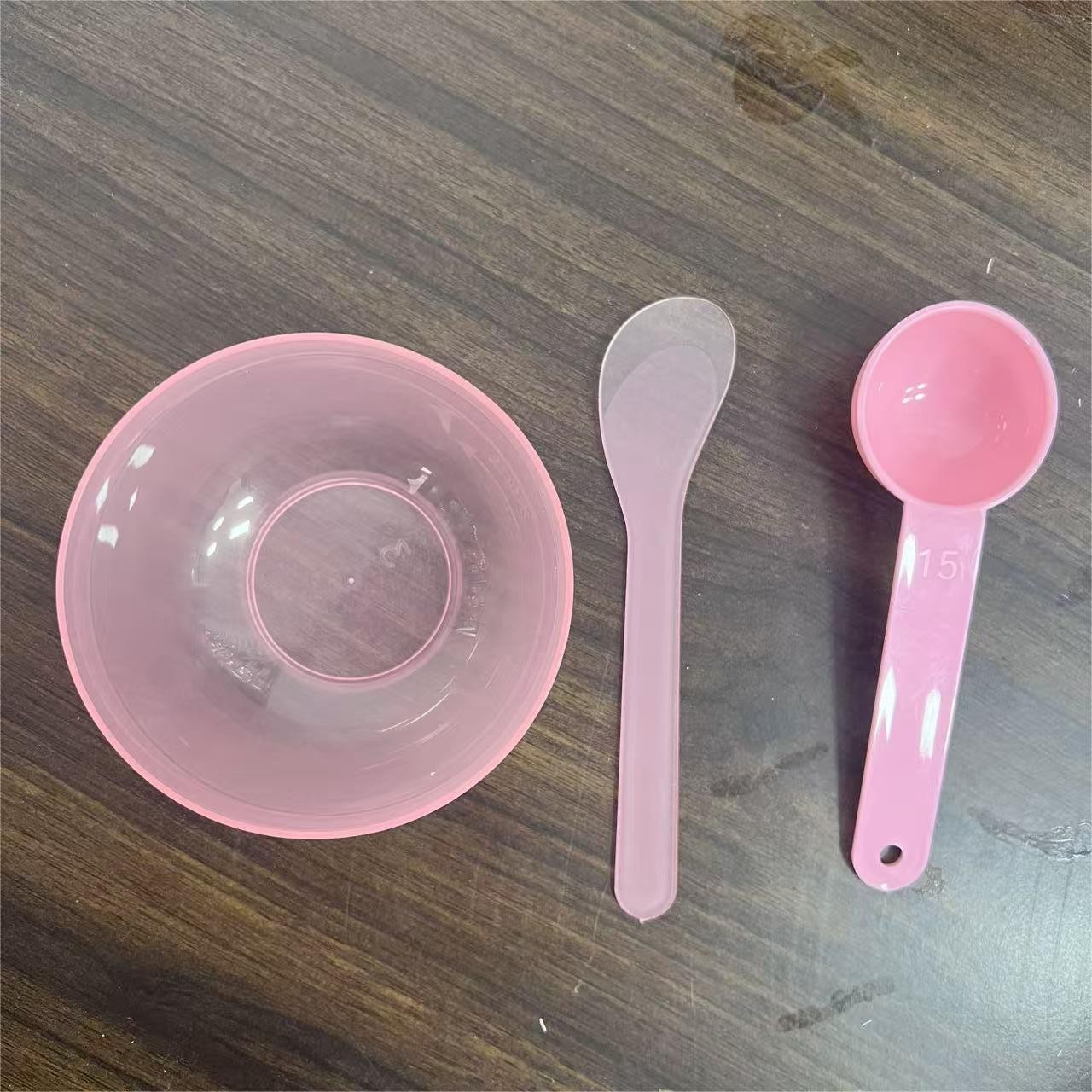 Juego de tazas para mascarillas faciales en stock con varilla medidora y mezcladora, espátula, herramientas para mascarillas de salón de belleza, cosméticos de spa.