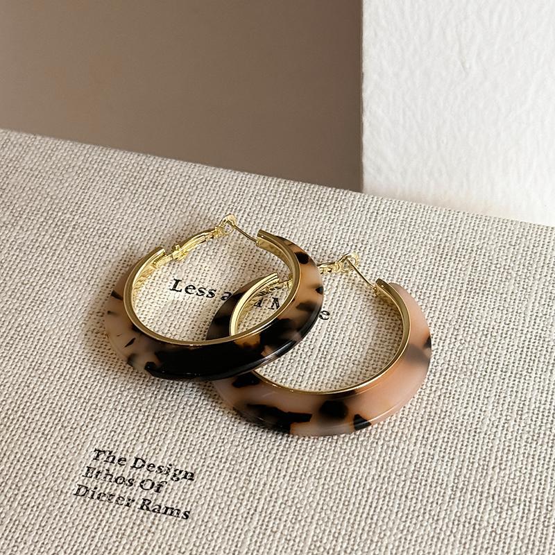 Xu soy deslumbrante, Zhao Lusi, Xu Yan, el mismo estilo de aretes con estampado de leopardo