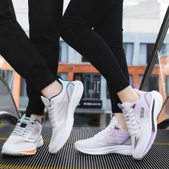 2026 zapatos de hombre nuevos zapatos de verano transpirables de malla ligera zapatos de correr suaves cómodos zapatos de hombre zapatos de pareja