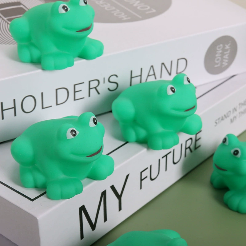 Игрушка в воде Маленькая лягушка щепотка