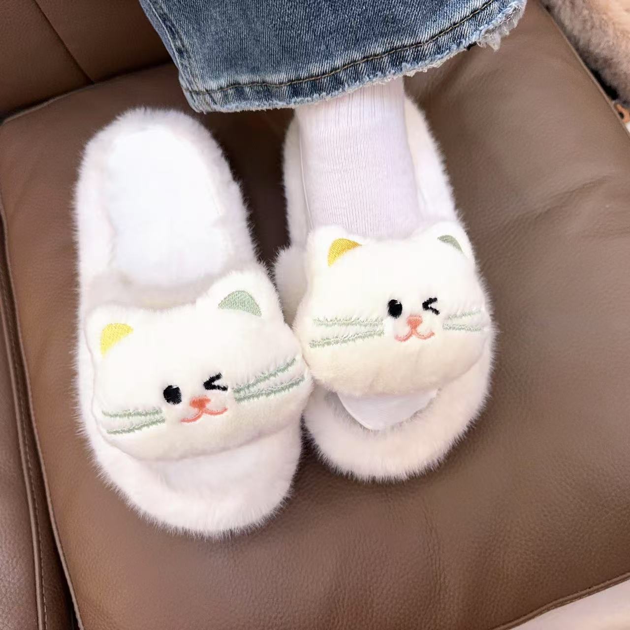 学生新款小猫毛毛拖鞋女可外穿室内外防滑厚底可爱毛绒卡通棉拖