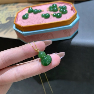Exquisite Hetian jade jasper gourd pendant, jade crystal clear, no impurities, no cracks, no black spots, very full