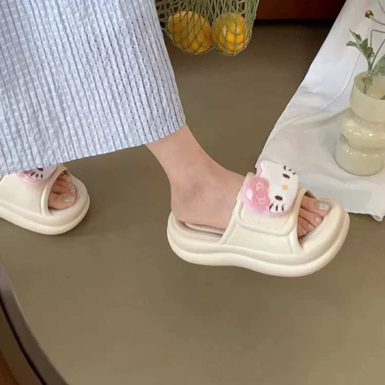 Универсальные супермягкие нескользящие тапочки на толстой подошве для женщин, летняя обувь 2025 года, новые милые однотонные сандалии с мультяшным принтом