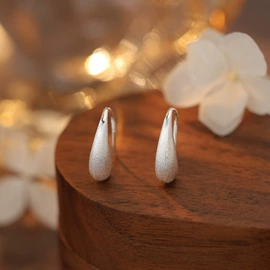 耳钉;项链;戒指