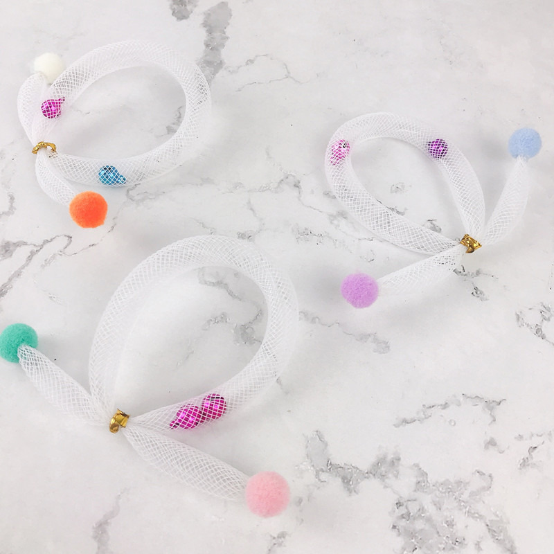 Spring and summer New Girl's line mesh tube ring color Bell candy color pompom pet cat interactive toy Spring and summer New Girl's line mesh tube ring color Bell candy color pompom pet cat interactive toy