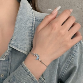 项链;耳环;手链