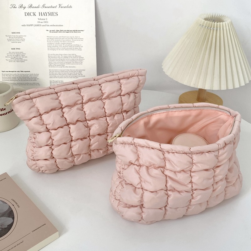 Sakura flour is soft and puff cosmetics bags