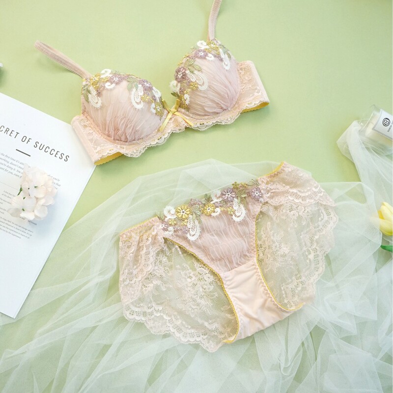 Japanese-Style Fresh and Sweet Girl's Lingerie, Women's Small Chest Push-Up Bra, Large Size, No Underwire, Embroidered Lace Bra