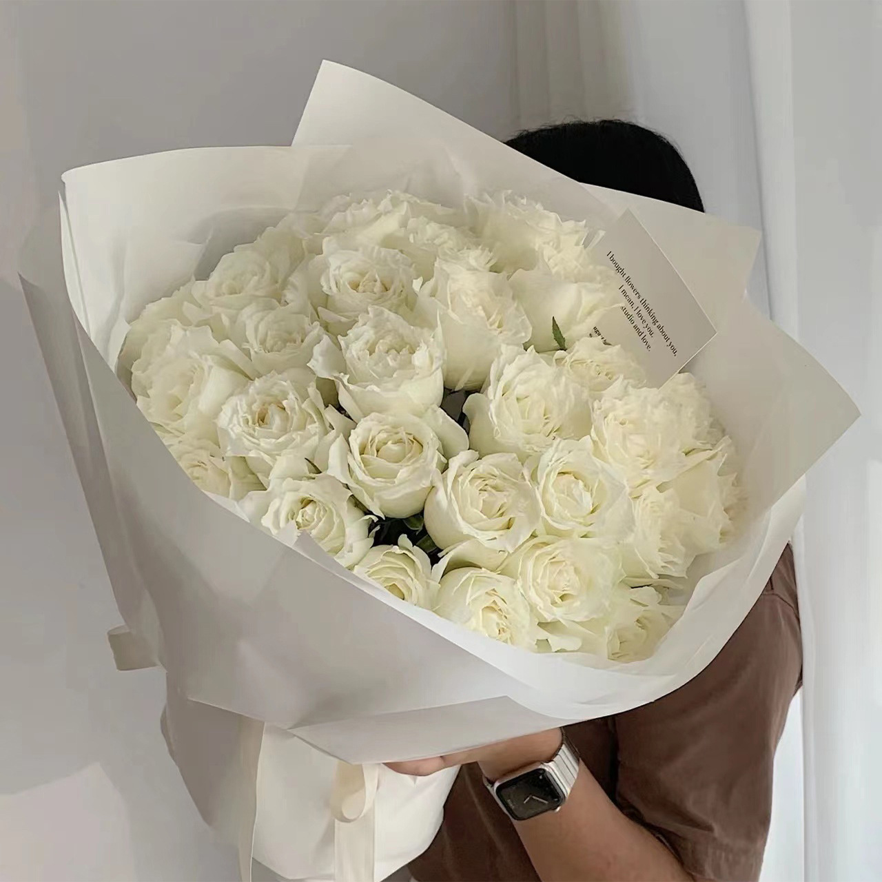 Lizhuran color sólido espesado primer rollo de papel de amor impermeable OPP floral papel de embalaje 56 * 10Y rollo de papel de embalaje