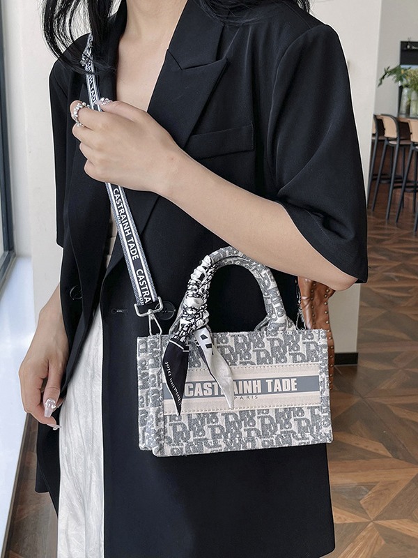 Bolsos de textura avanzada de mujeres nuevas bolsas de mano populares transfronterizas, bolsas de hombro de moda, mochila de viaje universal
