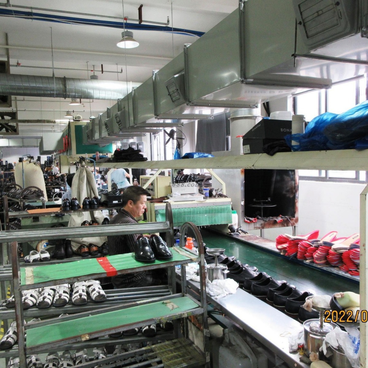 Cross-Border Hombres invisibles ocultos zapatos de aumento de la altura de los hombres 6cm transpirable deportes zapatos casuales cuero genuino 48 tamaño 52 tamaño extra grande zapatos de los hombres