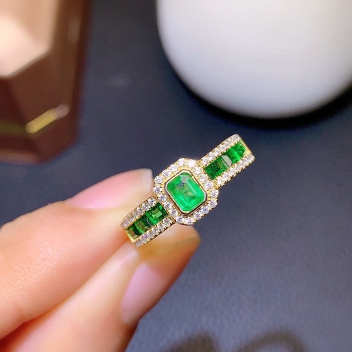 Live Stream Traffic Imitation Natural Colombian Emerald Color Gemstone Ring for Women, Luxurious Full Diamond Halo Band Ring with Open Setting