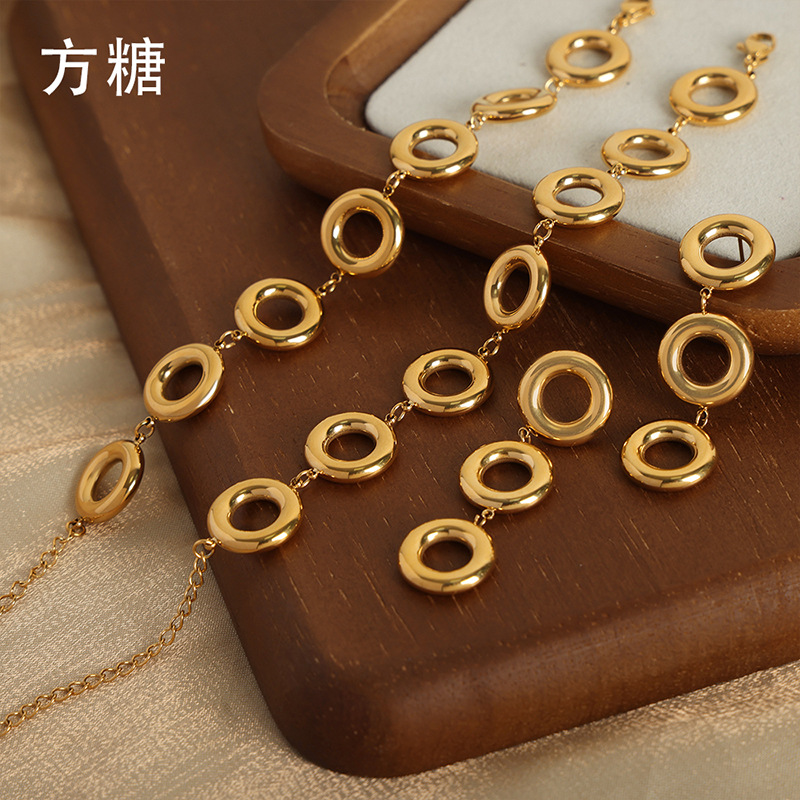 Moda de cercanías personalidad simple todo fósforo elegante joyería geométrica anillo costura diseño titanio acero chapado en oro joyería traje