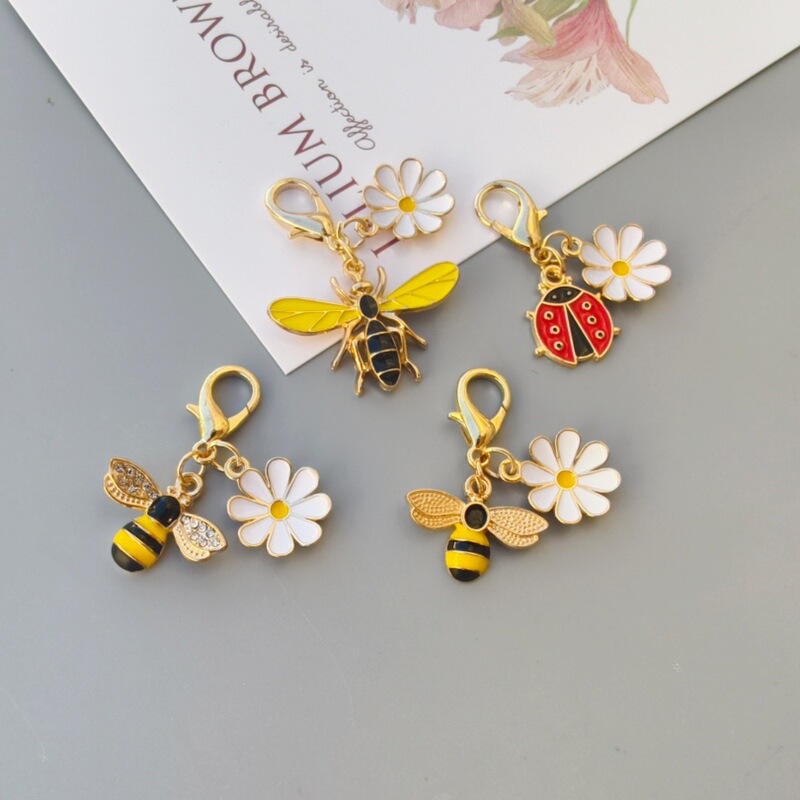 Cross-Border Hot Selling Bee Ladybug Zouju Pendant Keychain Bag Jewelry Bee Keychain Gift Pendant Ready Stock