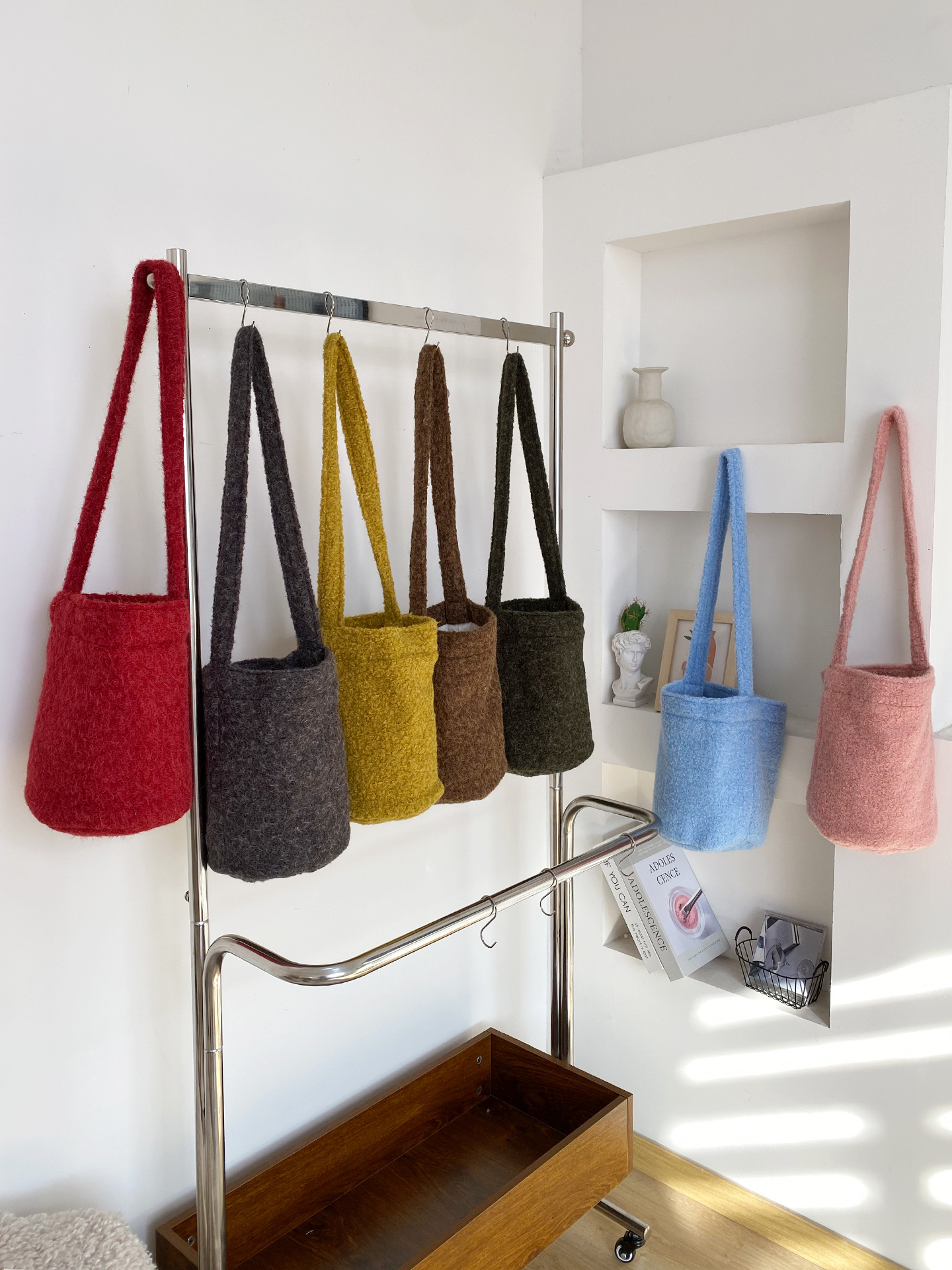 Otoño y invierno bolsas de balde de peluche suaves retrógradas versátiles bolsas de hombro coreanas simples de alta calidad de gran capacidad bolsas de hombro mujeres