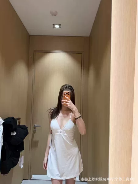 Al0 High-Quality European and American Style V-Neck Strap Yoga Dress with Chest Pads, Backless Quick-Dry Fitness Sports Dress for Women