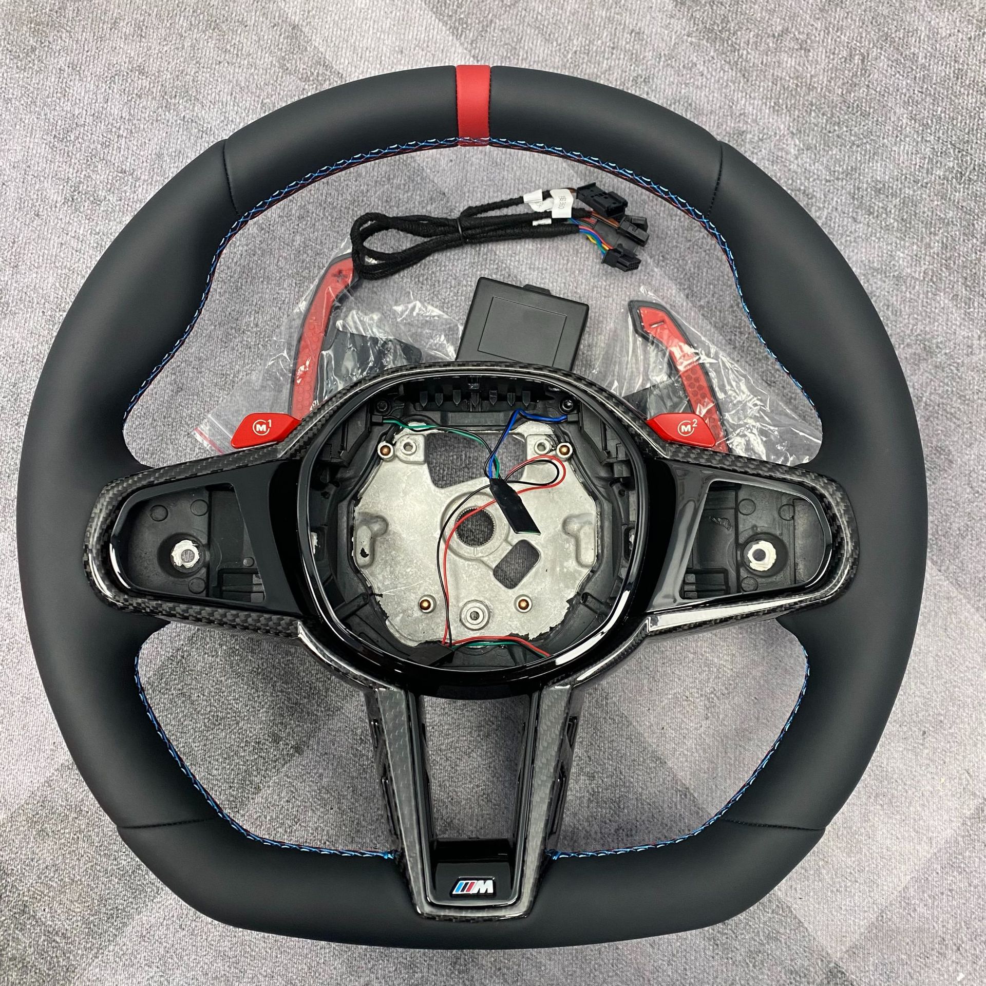 Manufacturer Customized Carbon Fiber Car Steering Wheel Modification Suitable for Bmw Series Cs Steering Wheel Processing Can Be Upgraded