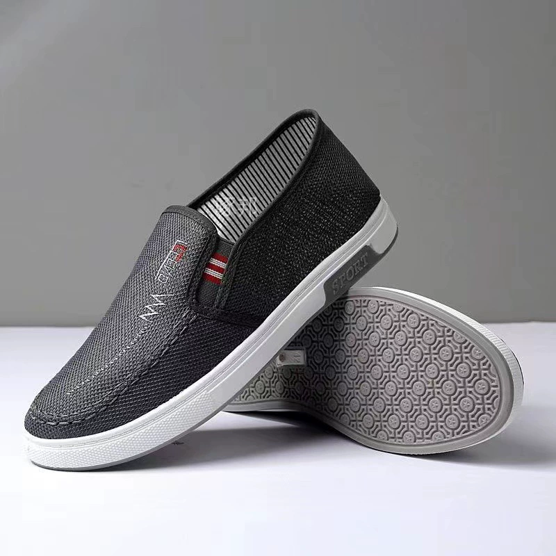 Одна новая мужская студенческая обувь