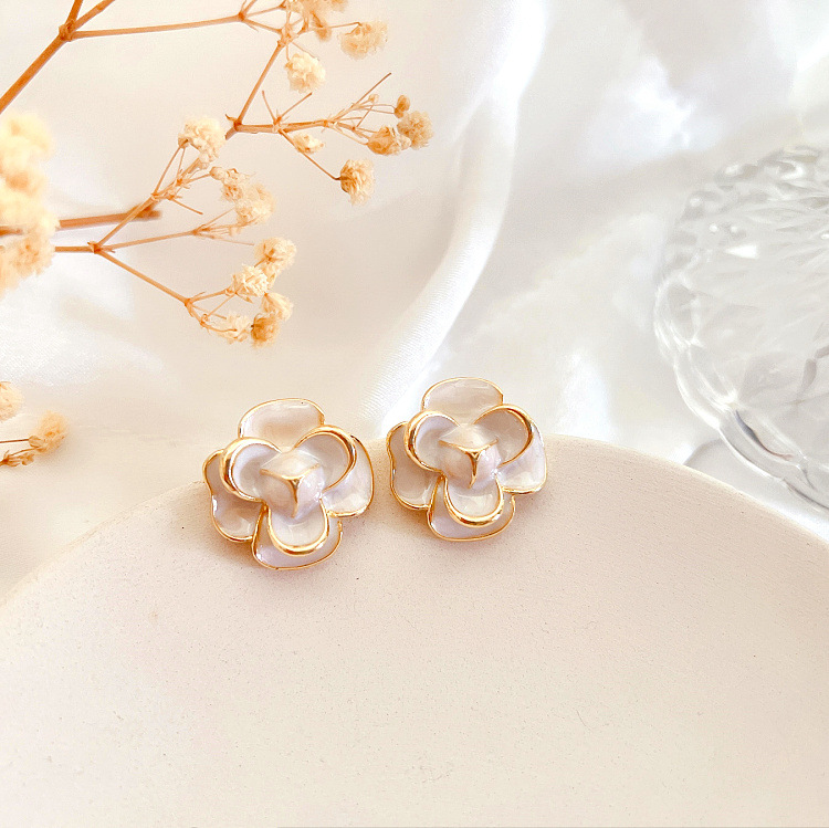 Wholesale Jewelry 1 Pair Elegant Flower Alloy Ear Studs display picture 3