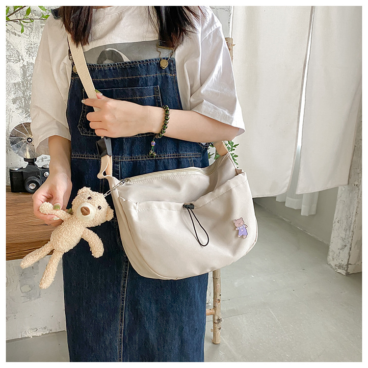 The new 2022 Little Bear canvas small bag for women is simple and versatile. The student dumpling bag is a trendy casual single-shoulder crossbody bag undefined