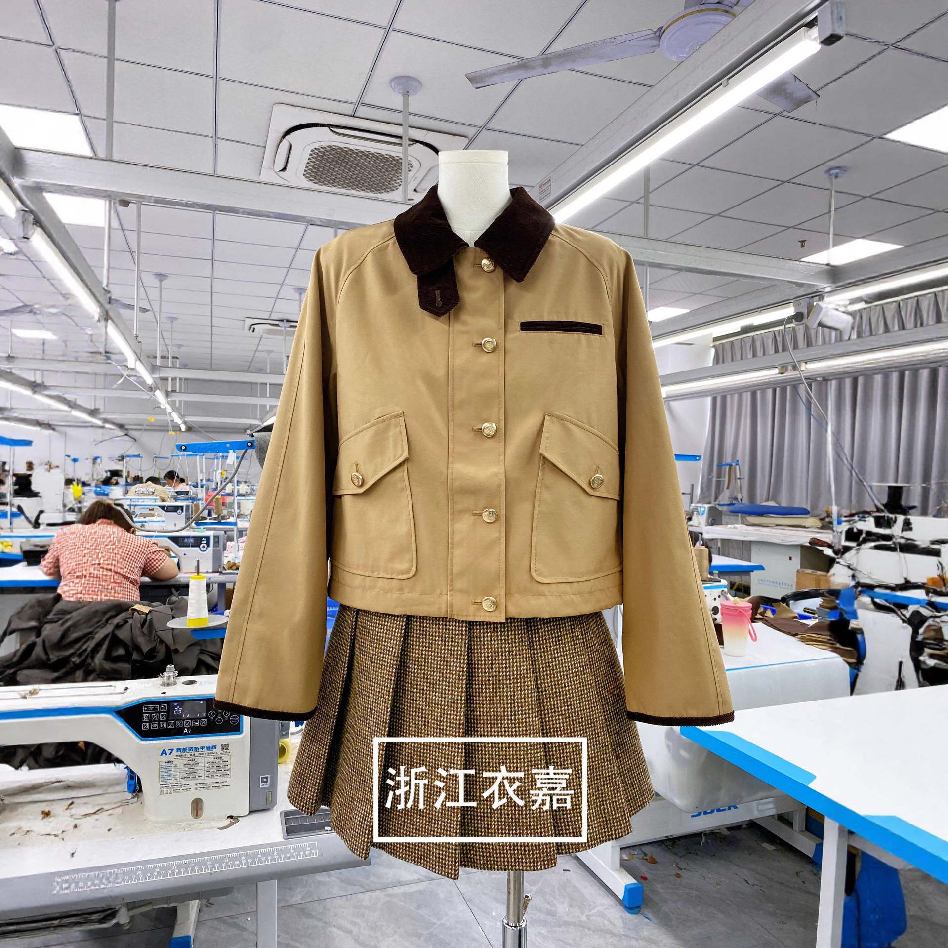 赵露思同款卡其色翻领夹克外套25早秋新款美式复古校园风短裙上衣