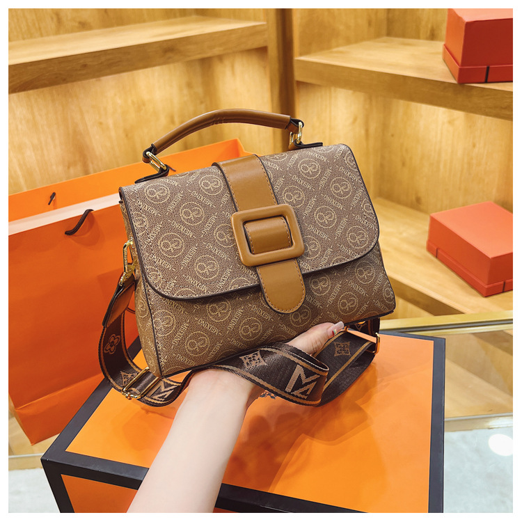 French niche design women's 2023 new fashion printed portable small square broadband one shoulder crossbody bag_voghion.com