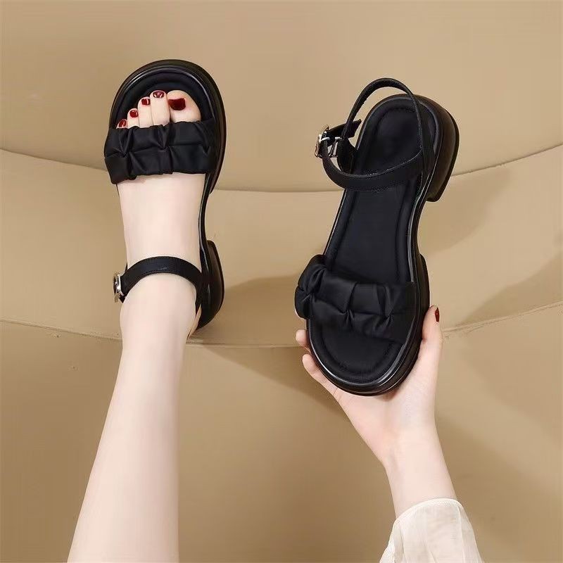 Sandalias de viento de hadas de fondo grueso para mujeres 2026 verano nuevo estilo de alta gama dulce de cuero suave sandalias de playa de una palabra