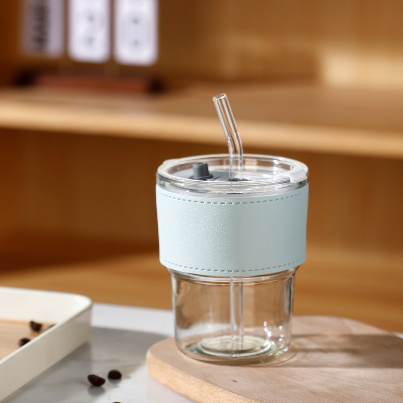Tazas de vidrio de bambú en línea resistentes al calor tazas de paja de café ins viento alto valor de mano impresión de tazas de agua de regalo