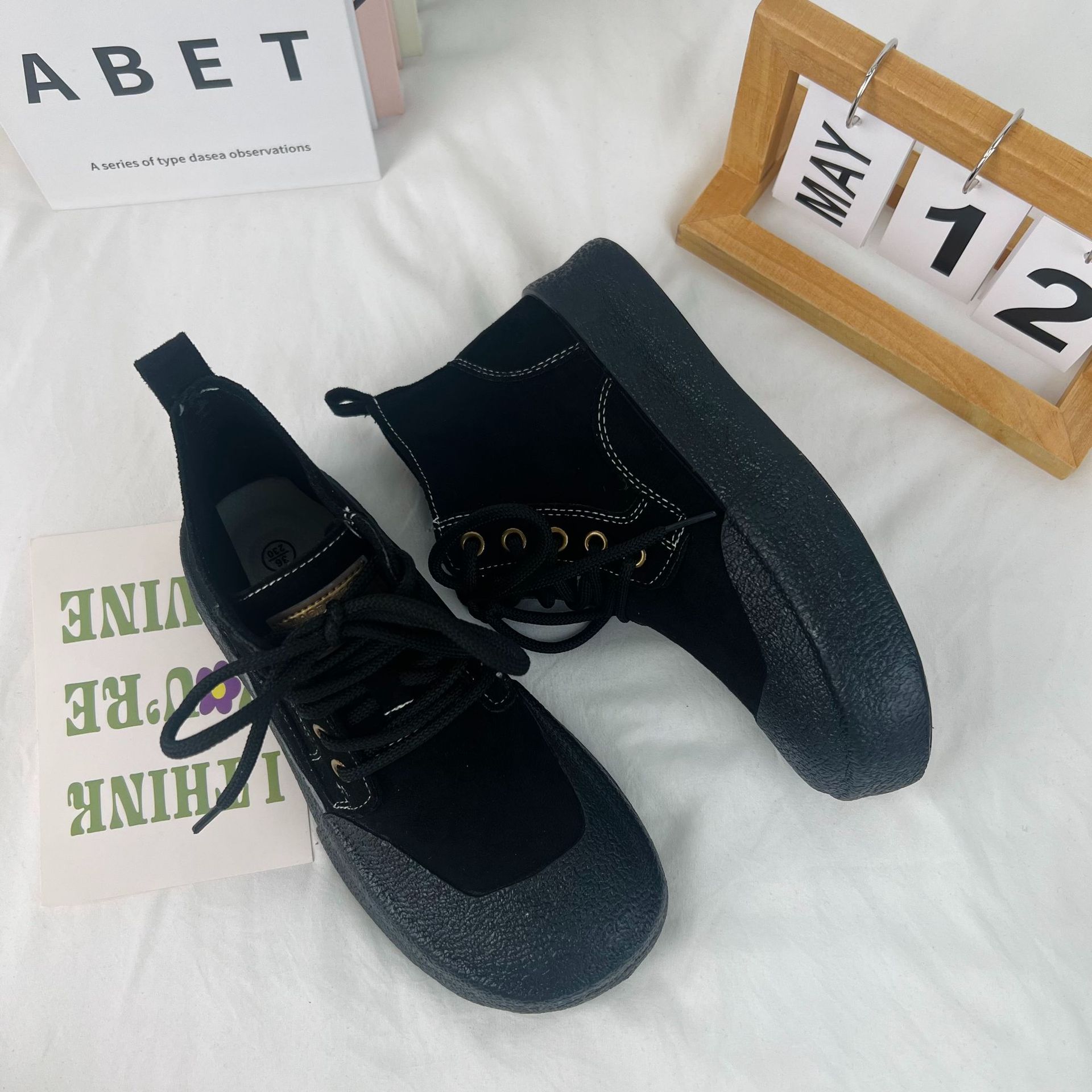 Yuanyuan 2024 primavera mid-Top estilo coreano zapatos de lona del todo fósforo estudiante Harajuku calle zapatos de plataforma de tiro en línea zapatos de transmisión en vivo