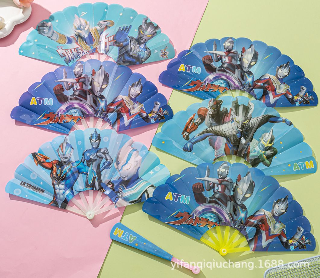 Abanico plegable de plástico con dibujos animados, muy vendido, para estudiantes y niños, fácil de transportar, Labubu Nezha Ultraman Eggboy Party