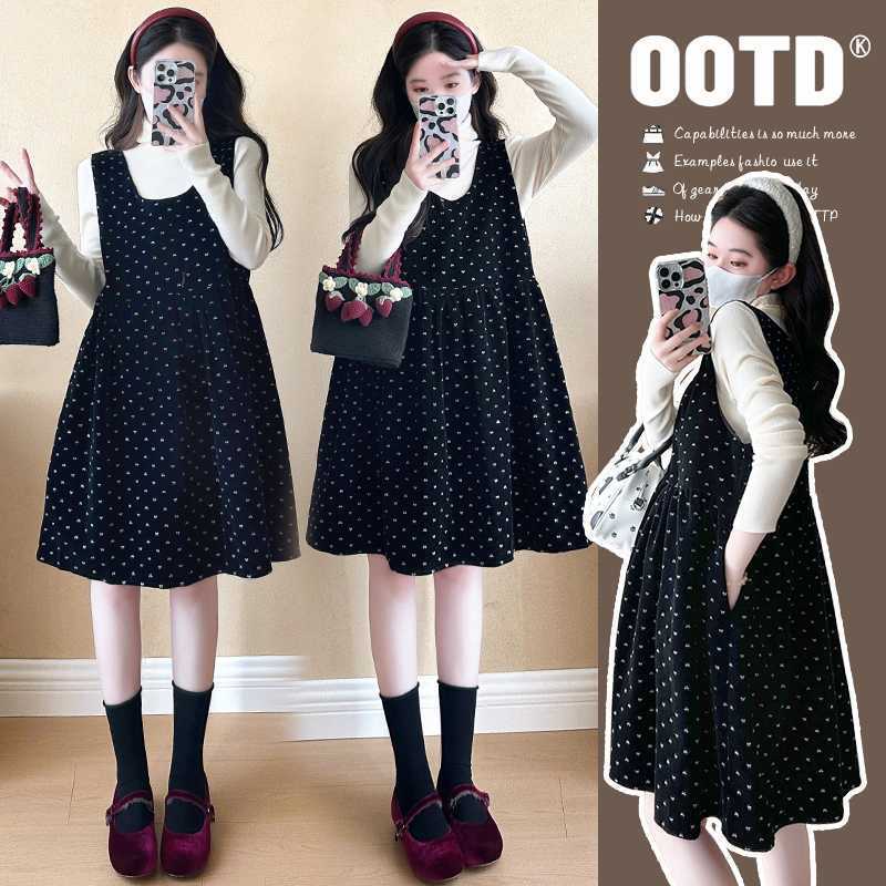 Real Shot of 2025 Autumn Tweed Style Sparkling Suspender Velvet Skirt Bottoming Sweater Maternity Suit