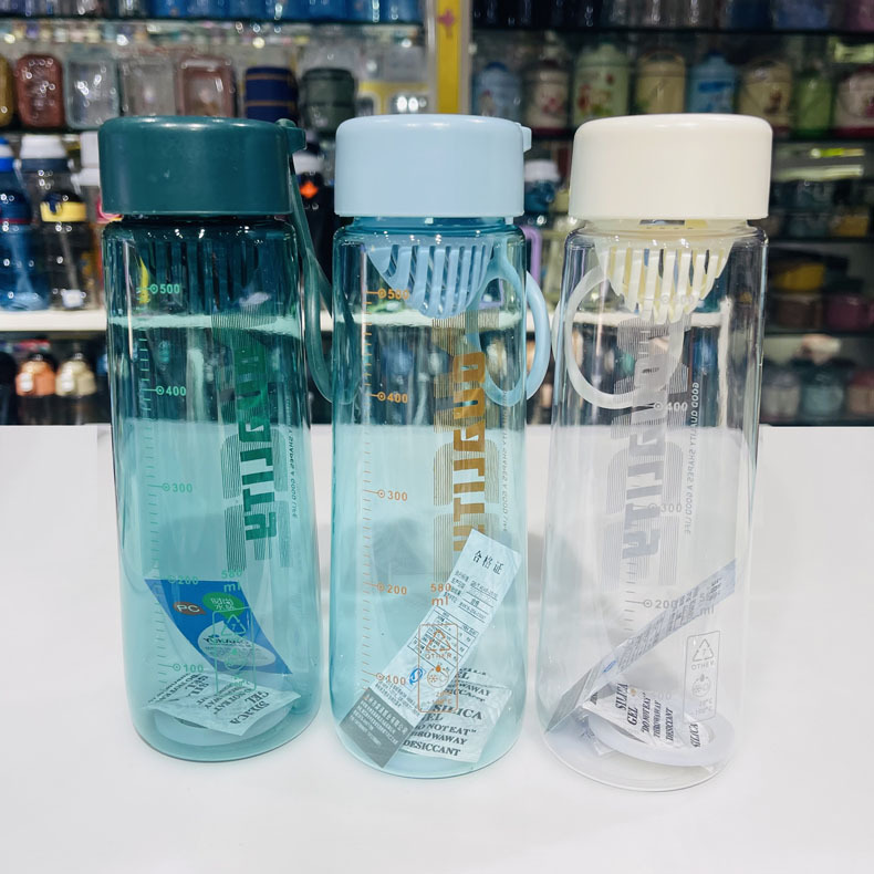 Futong 708 nueva taza de agua de plástico con colador 520ml taza de agua recta portátil personalizada con escala de fábrica al por mayor