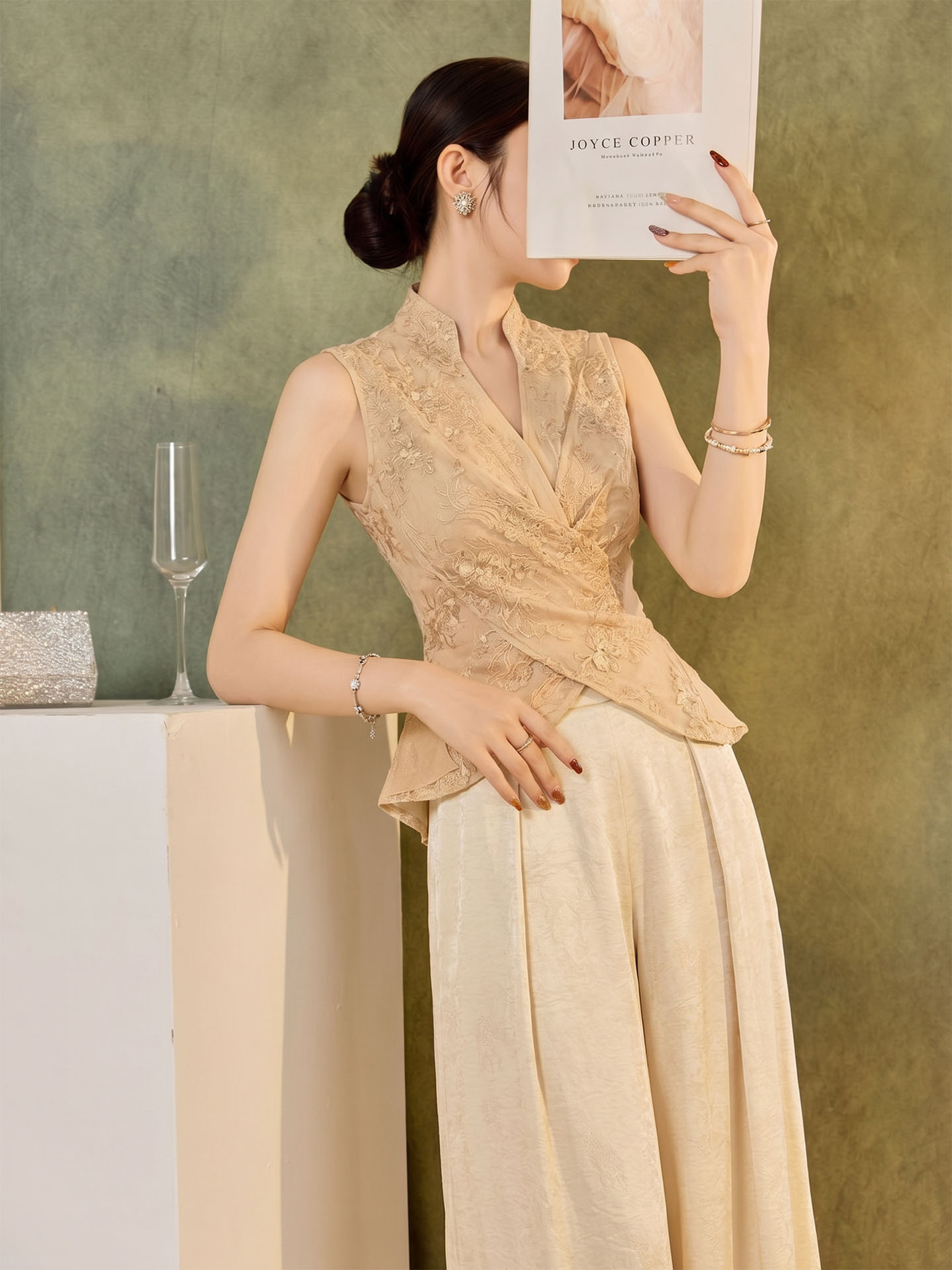 Áo vest nữ dài tay cổ chéo thêu tay, thắt lưng ren — màu vàng