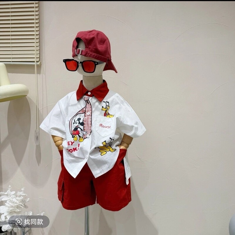 Boys' 2026 Summer Mickey Mouse Short-Sleeve Button-Up Shirt with Cartoon Design and Red Pocket Shorts Cute Two-Piece Set Boys' 2026 Summer Mickey Mouse Short-Sleeve Button-Up Shirt with Cartoon Design and Red Pocket Shorts Cute Two-Piece Set