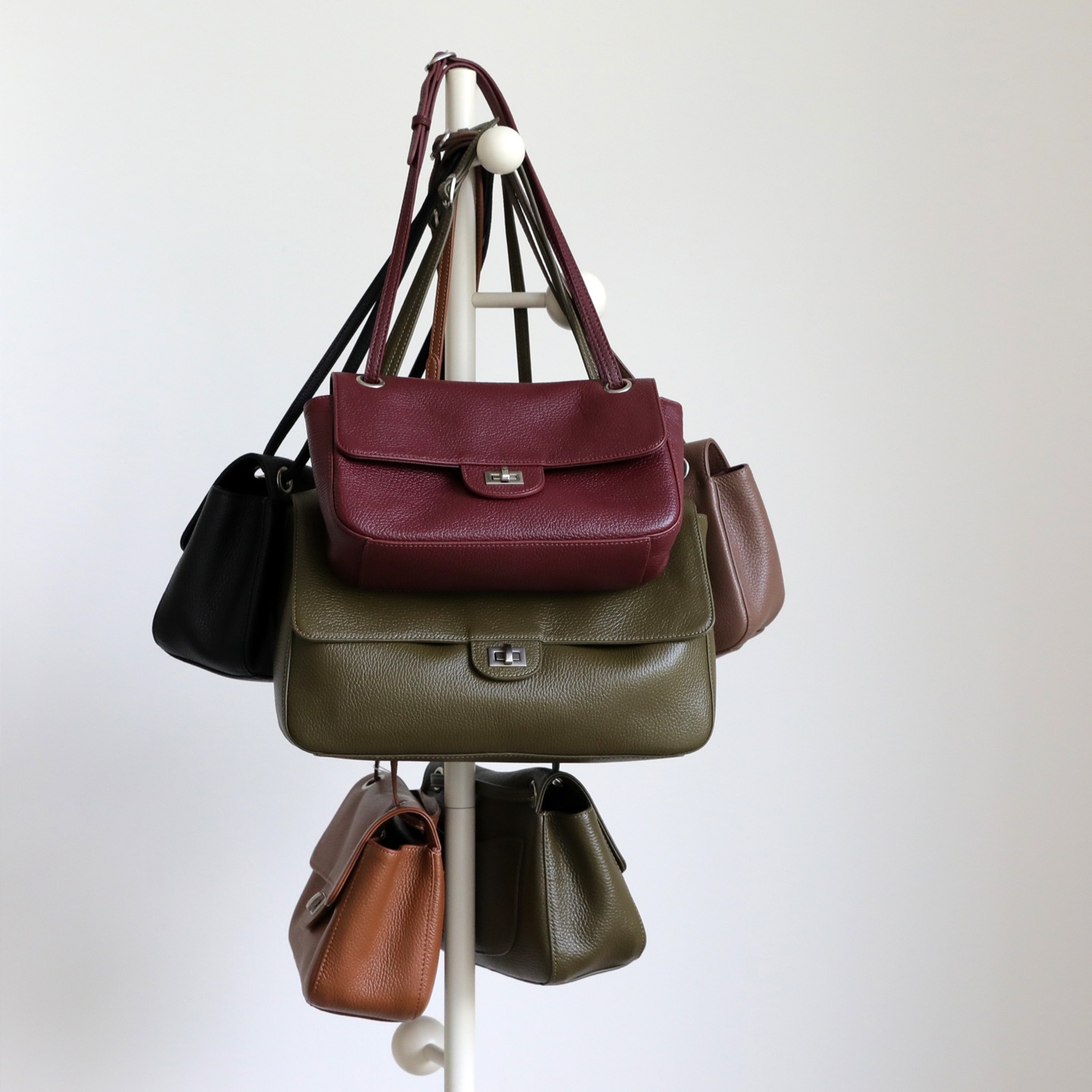 Factory direct genuine leather messenger bag for women, large capacity commuter shoulder bag
