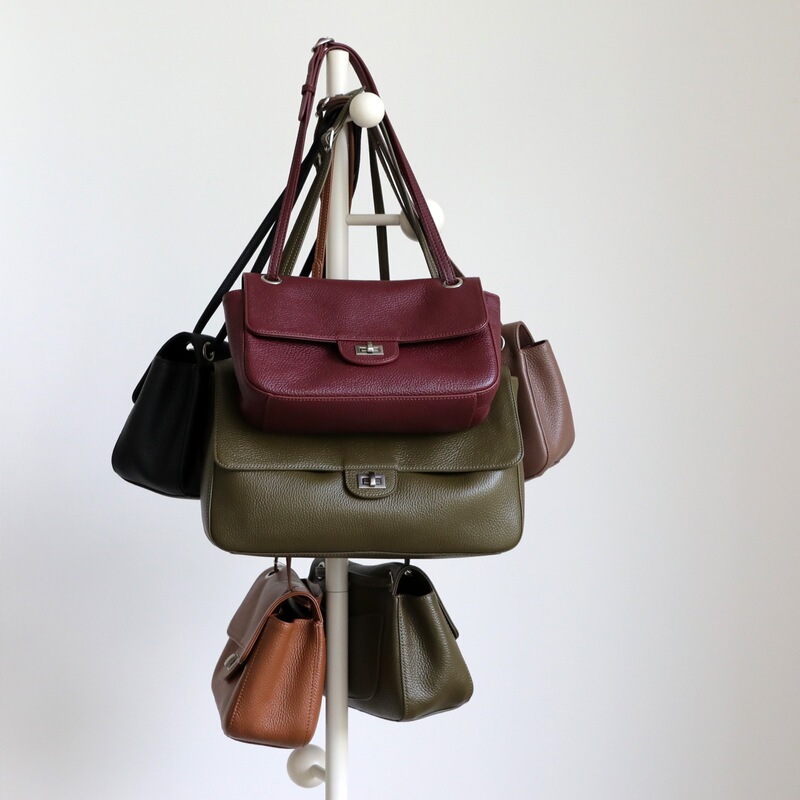 Factory direct genuine leather messenger bag for women, large capacity commuter shoulder bag Factory direct genuine leather messenger bag for women, large capacity commuter shoulder bag