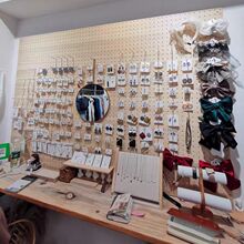 耳环架实木饰品店展示架店实木洞洞板墙壁壁挂式隔板置物架跨境