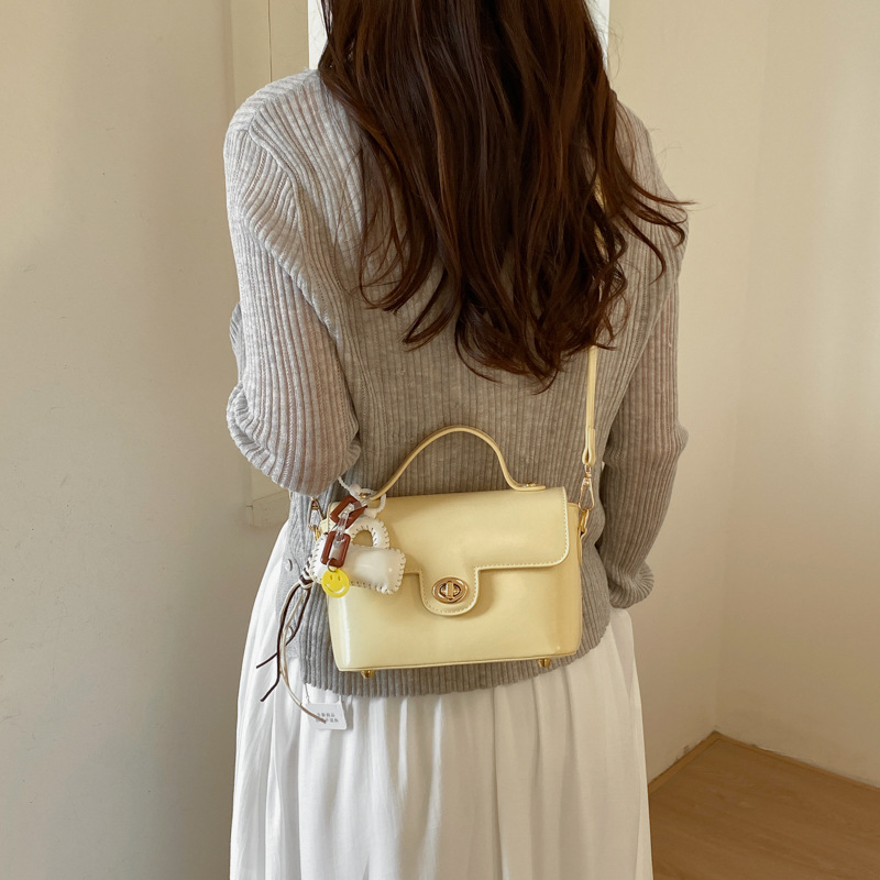 2026 nueva primavera y verano bolsos de mujer moda moda versátil brazo mochila de hombro de hombro de hombro pequeño bolso de nicho