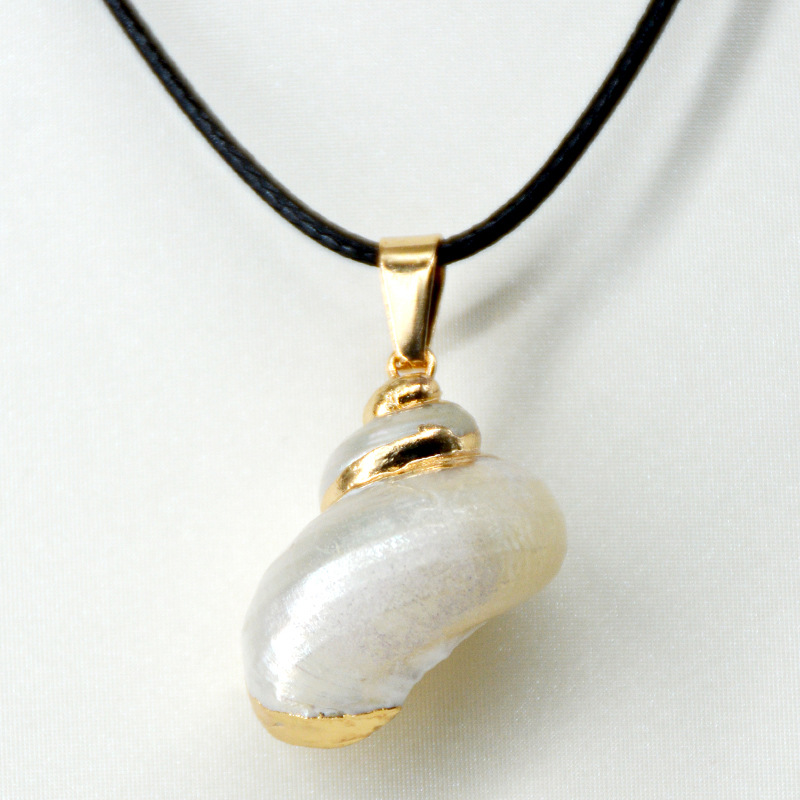 흰 달팽이 목걸이