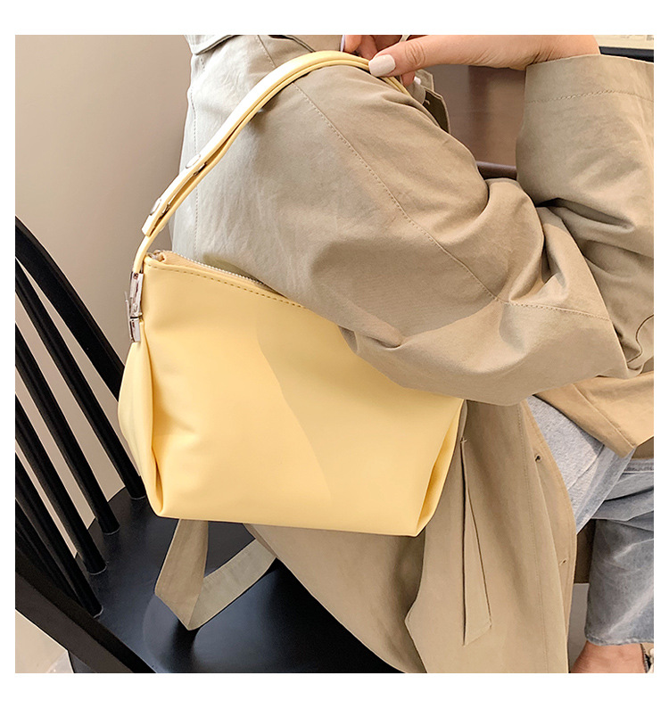 Nihaojewelry Wholesale Fashion Solid Color Zipper Handbag display picture 10