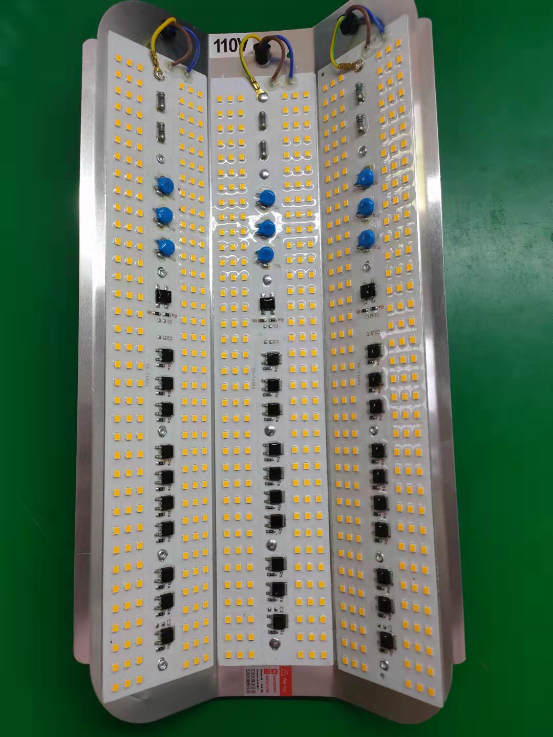 Comercio exterior transfronterizo LED110V yodo lámpara de tungsteno amplia presión 85-265V al aire libre 50W 100W 200W 600W