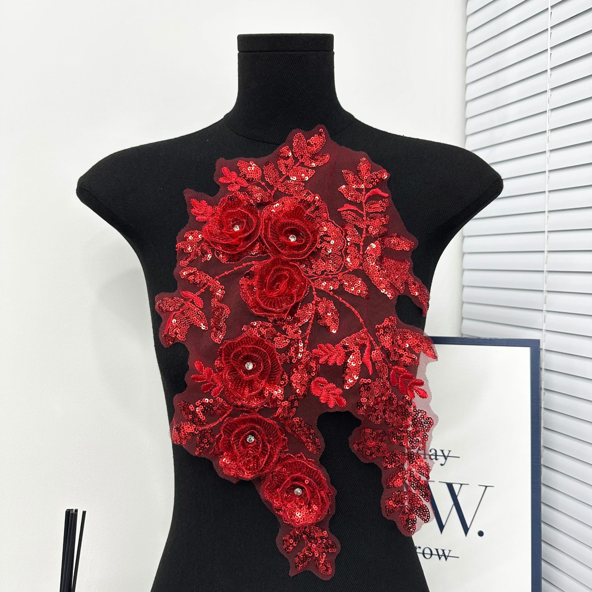 Gran tamaño 3D rosa bordada tela pegada vestido de boda cheongsam DIY accesorios de decoración de clavos hechos a mano encaje de perlas image 10