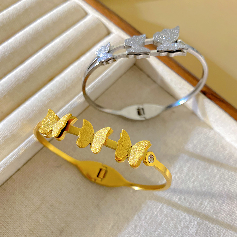 European and American Ins Niche Simple Electroplated 18K Three Frosted Butterfly Shaped Titanium Steel Bracelet Accessible Luxury Design Bracelet