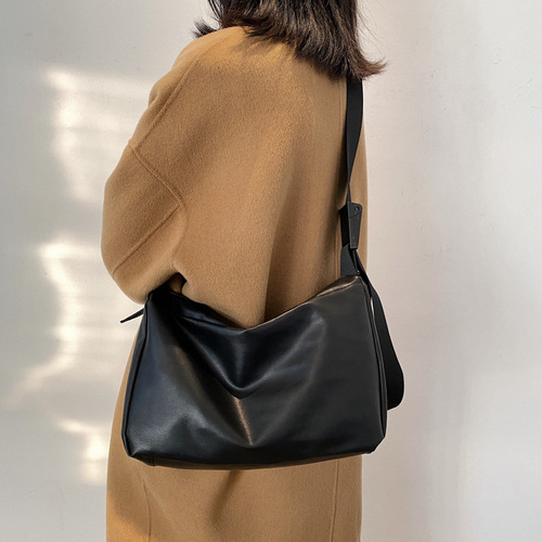 Minimalist Large Capacity Women's Bag  Autumn/Winter New Trendy Fashion Casual Versatile Single Shoulder Underarm Soft Face Crossbody Bag