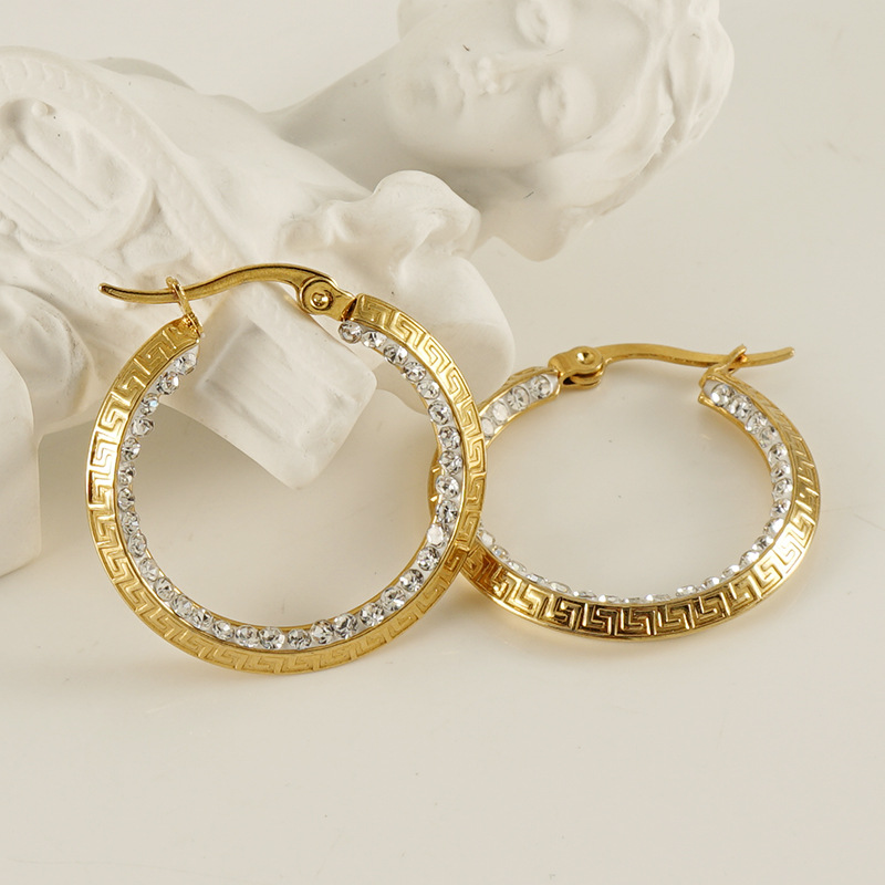 Europa y América nuevo retro Gran Muralla patrón rhinestone pendientes de las mujeres ronda hebilla pendientes de oro de acero inoxidable joyería del oído venta al por mayor