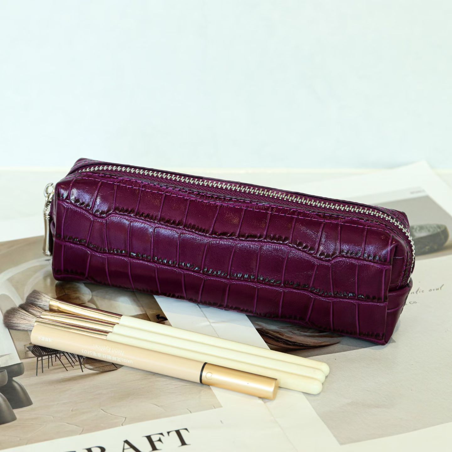 Crocodile-patterned top-grain leather coin purse, stylish storage bag for lipstick, earphones, keys, and ID cards