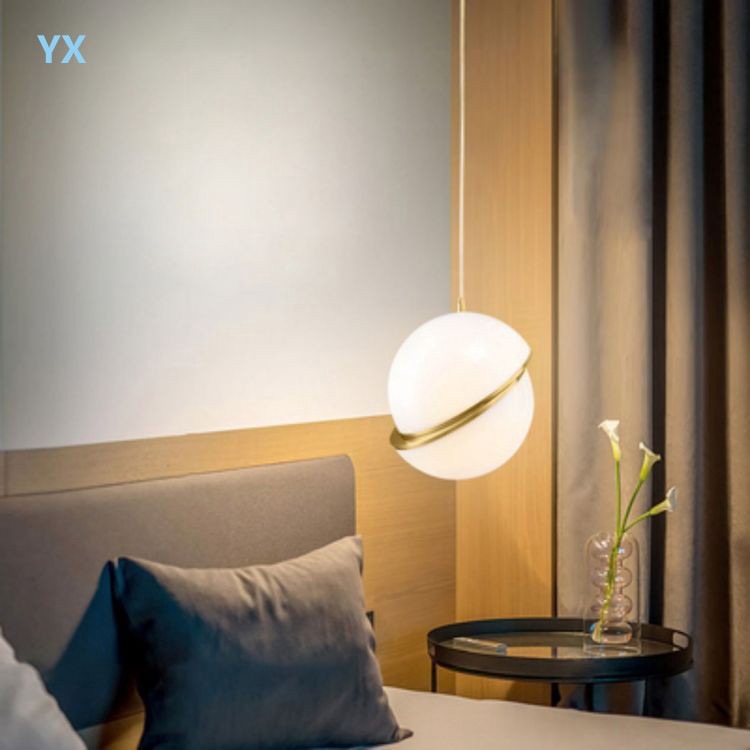 北欧设计师艺术感轻奢客餐厅卧室床头亚克力白色圆球形错位球吊灯
